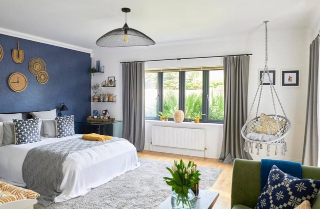 The Pebble Suite
