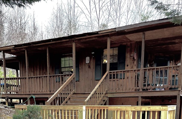 The Perfect Balance of Seclusion and Excitement in the Smokey's