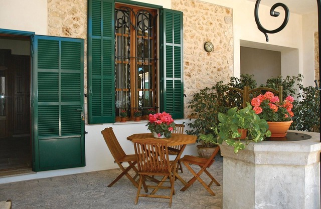 The perfect vacation home for large families, bicycle, motorcycle or other sports groups.