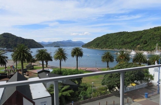 The PICK of PICTON - luxury modern apartment.