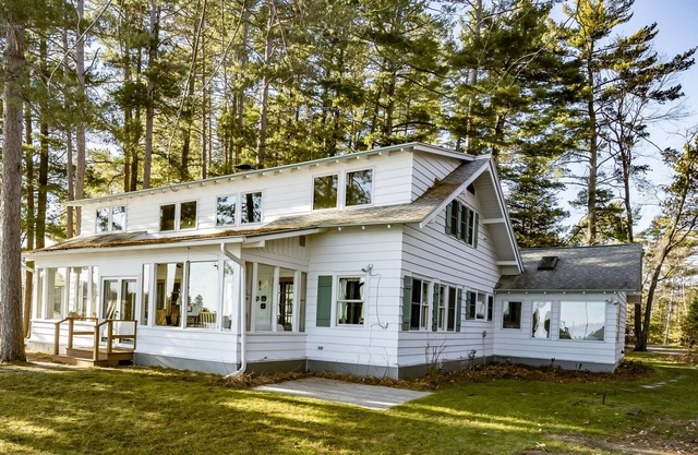 The Pines Lodge -On the Chain of 28 Chain of Lakes