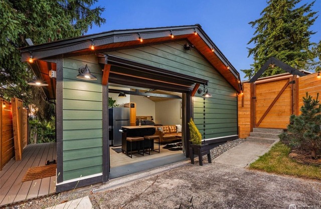 The Pinewood ~ A serene PNW studio retreat with charm & privacy in Tacoma