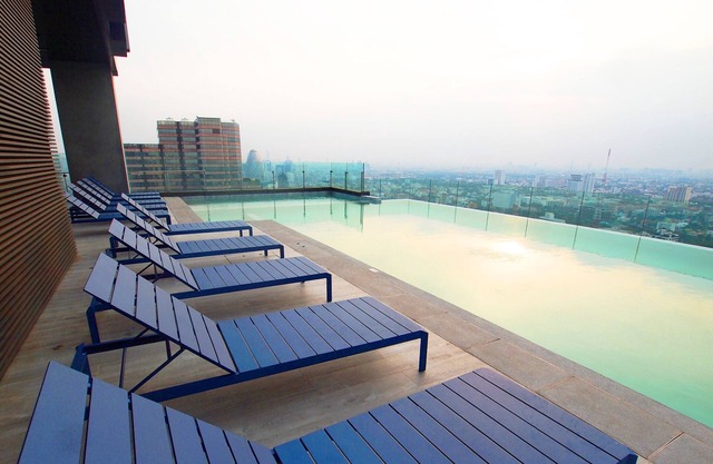 The Quarter Ari by UHG