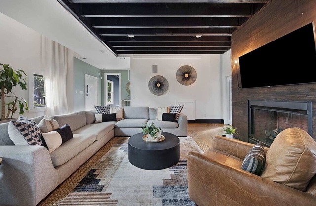 The Rambler - Sparkling Pool & Steps to 12 South!