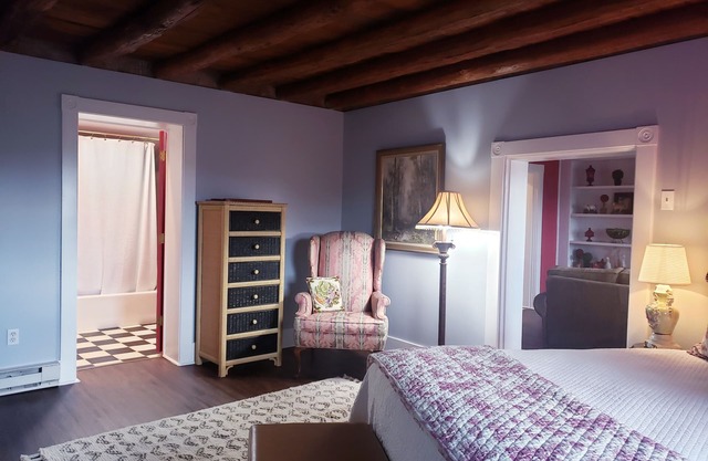 The Red Pump Inn~Est. 1812, One Bedroom Farmhouse