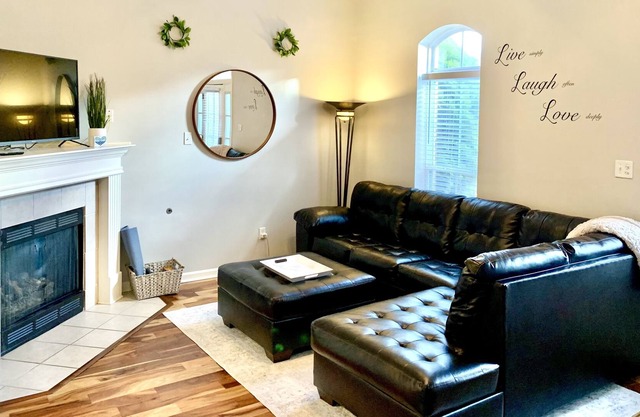 The Retreat in Lakeland - Private Patio & Two Car Garage