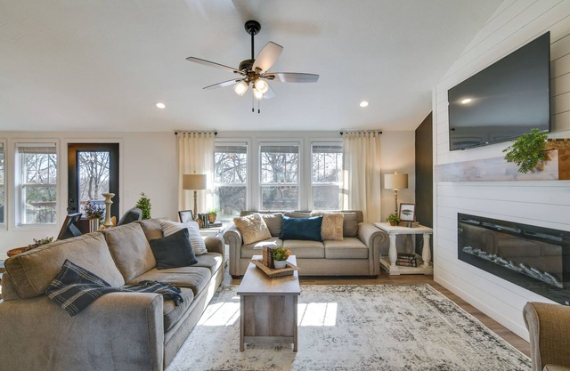 'The Retreat on Reno' Home w/Hot Tub + Deck!