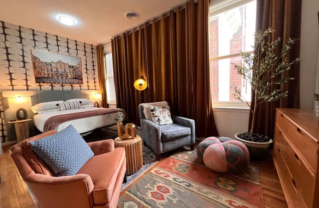 The Retro Nest - Heart of Campus