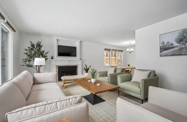 The Rockmount Glenora - Stunning Bungalow In The Heart of Edmonton