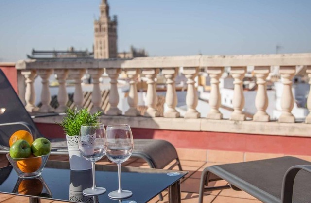 The roof of Sevilla- Chic penthouse -Giralda Views