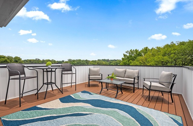 The Rooftop Haven of Downtown (1012 Franklin St)