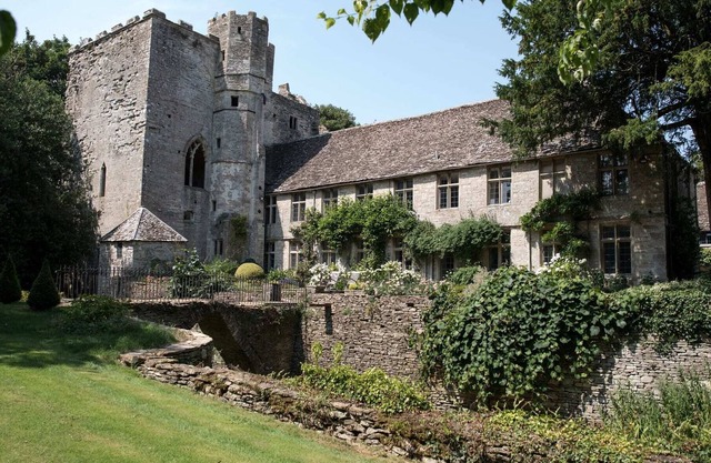 The Rooks - Beverston Castle Cotswolds Sleeps 4