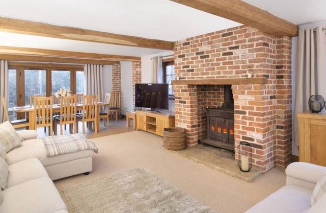 The Roost Group - The Coach House with Hot Tub