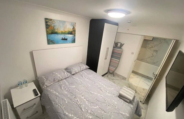 THE ROYAL BOUTIQUE PICCADILLY LODGE by LONDON HEATHROW SLEEP 6