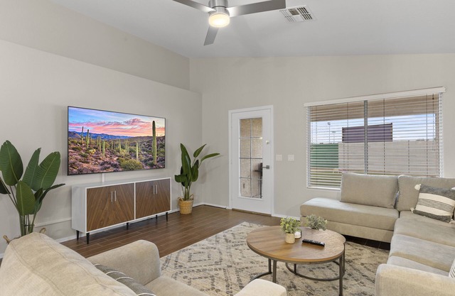 The Sandlot: A Beautifully Remodeled Family Safe Retreat Home Great Neighborhood