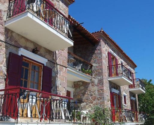 The Schoolmistress With The Golden Eyes, studios & rooms