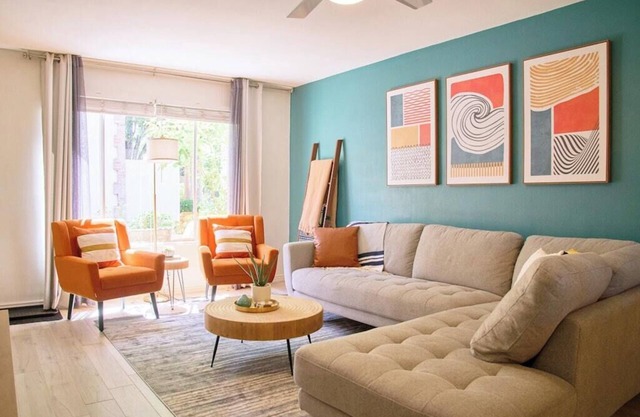 The Scott Getaway - Walkable to Old Town, remodeled space, heated pool!