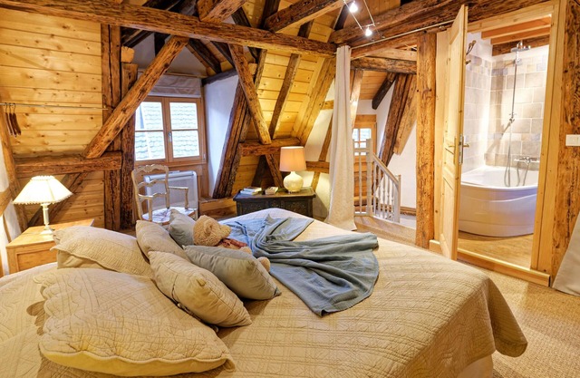 The Sentinel* - Romantic duplex apartment in the ramparts