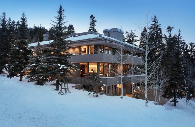The Silver House - Deer ValleynnSki In/Ski Out Luxury Property