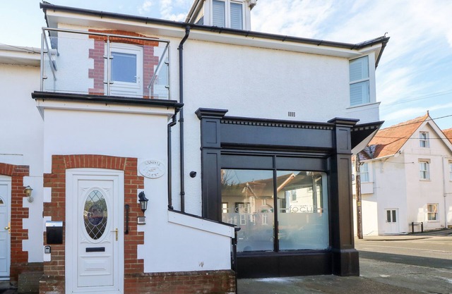 THE SNUG, pet friendly in Totland