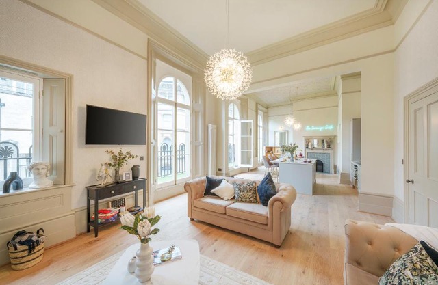 The Sovereign Suite - 2 Bedroom Apartment in Central Bristol by Mint Stays