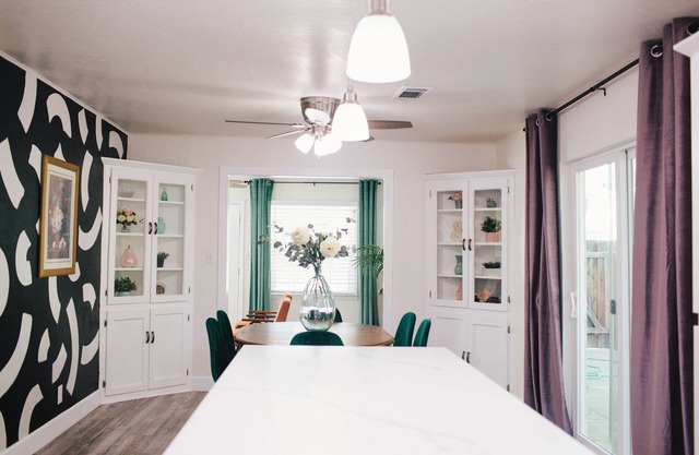 THE SP BUNGALOW - CLOSE TO FREEWAYS - TOWER DISTRICT