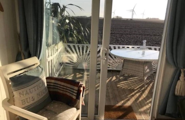The Sun Trap Chalet @ Bridlington's Bed & Bowl Beach Breaks