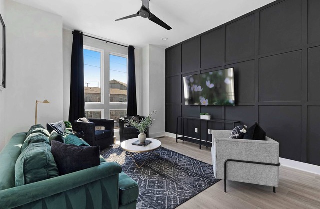 The Sunflower - Mins to Broadway & Rooftop Patio!