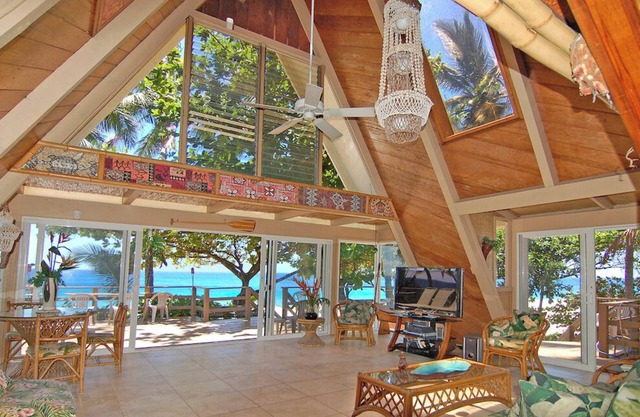 THE SUNSET BEACH HOUSE OCT. SPECIAL-ONLY 1,530/nt! ON THE SAND OF SUNSET BEACH!
