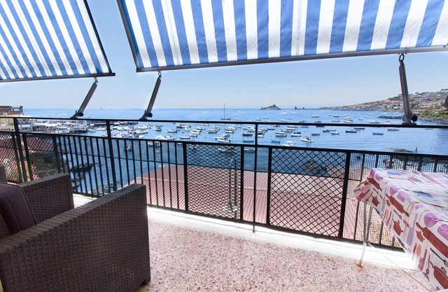 THE TERRACE OF CAPOMULINI panoramic house on the sea of Acireale at the foot of Etna