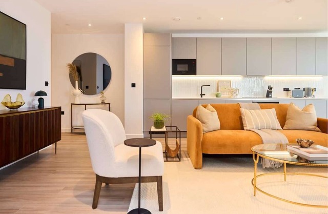 The Tottenham Classic - 2BDR Flat with Balcony