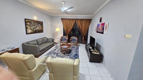 The Tropics Homestay