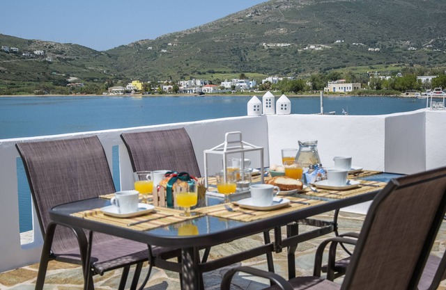 The Veranda of Gavrion - Deluxe Cycladic House with Splendid Seaview