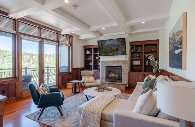 The Victoria Downtown | Prime Location | Pet Friendly