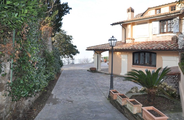 The Villa of Augustus with a prestigious view of Lake Bracciano, 30 km from Rome