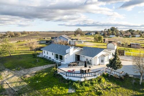 The Vino View Farmhouse