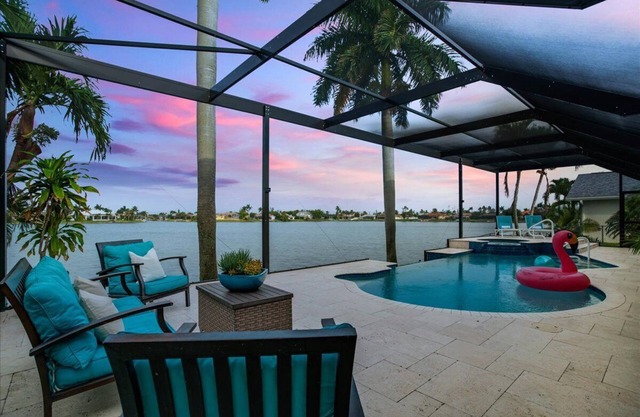 The Waterfront EsCape Villa -Lakefront, infinity pool