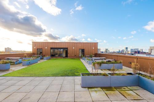 The Waterside Retreat