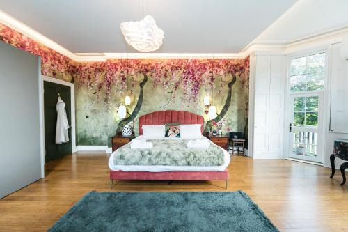 The West Wing at Hillthorpe Manor with Gardens & Private Hot Tub