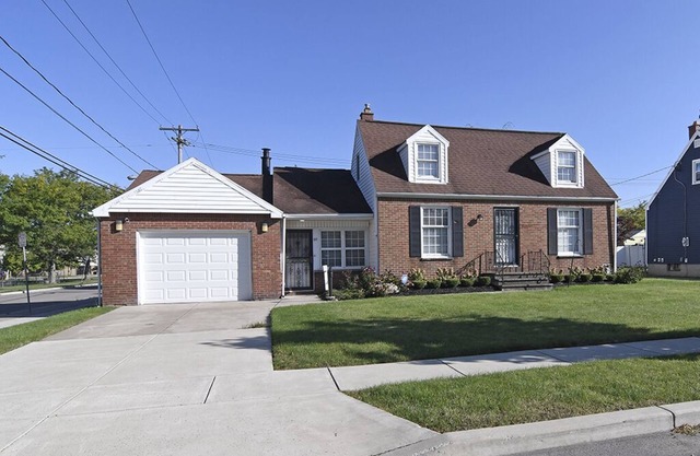 The Westchester - Private, comfortable home minutes from the airport & shopping