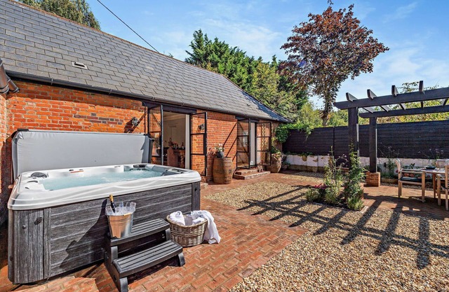 The Willows - a holiday let by Bloom Stays that sleeps 8 guests in 4 bedrooms