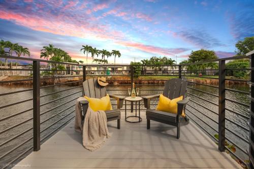 The World - 9 Bedrooms Heated Pool with Mini Golf, Canal View and Work Area