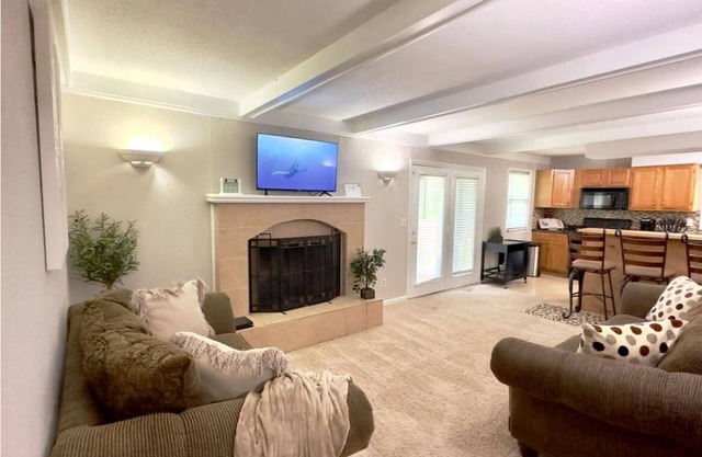 The Zen Den 3 BD 2 Bath Parking WiFi