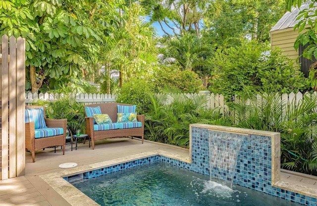*THE ZESTY LIME @ OLD TOWN* Beautifully Restored Home + LAST KEY SERVICES…