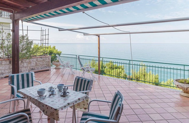 This apartment is located only about 70 meters as the crow flies from the sea and is therefore ideal