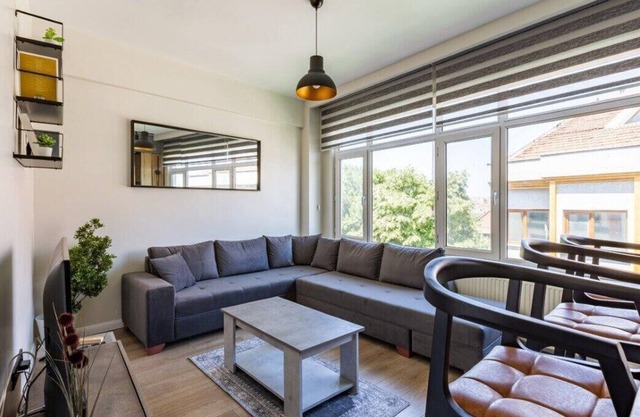 This apartment is a 2 bedroom(s), 1 bathrooms, located in Kadıköy, İstanbul.