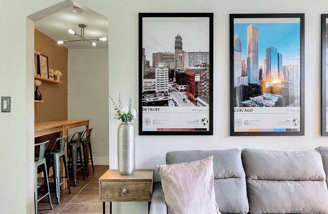 This apartment is a 2 bedroom(s), 1 bathrooms, located in Berkley, MI.