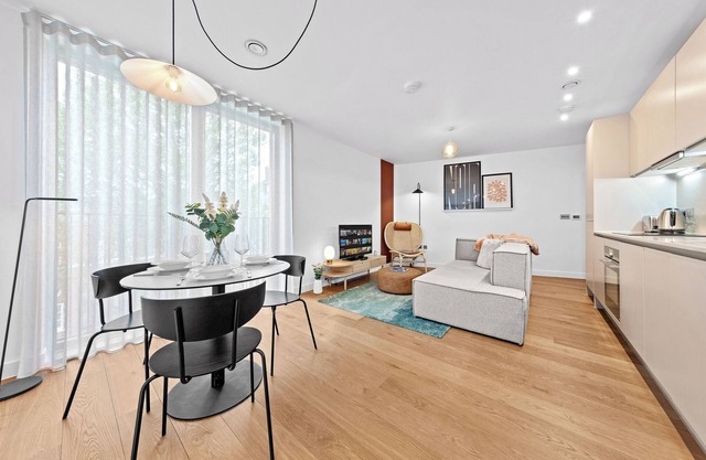 This Beautiful 1 Bedroom is Nestled in the Heartbeat of London!