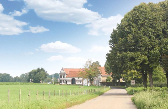 This characteristic square square farmhouse is beautifully situated in the South Limburg hills.