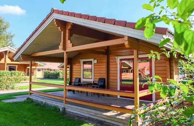 This cozy Finnish-style vacation home is located in a welcoming vacation park in Gramsbergen with ma